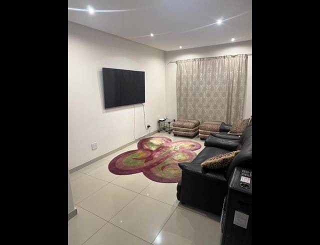 2 BEDROOM PROPERTY TO RENT IN RASLOUW GARDENS
